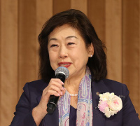 田中 彩子氏