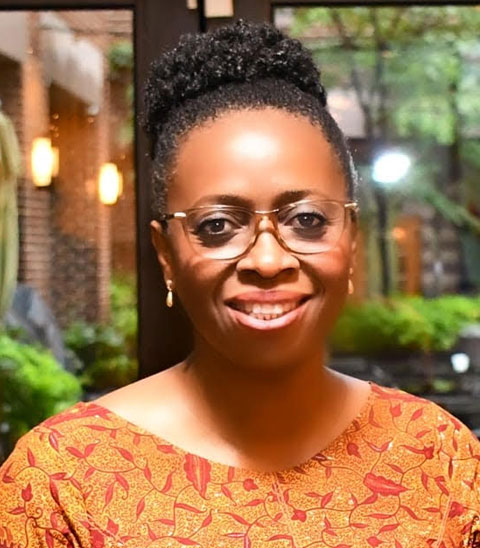 タブ・イリナ 氏